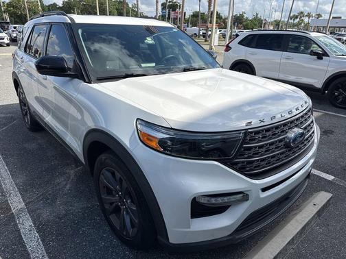 Star White 2022 Ford Explorer XLT
