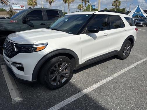 Star White 2022 Ford Explorer XLT