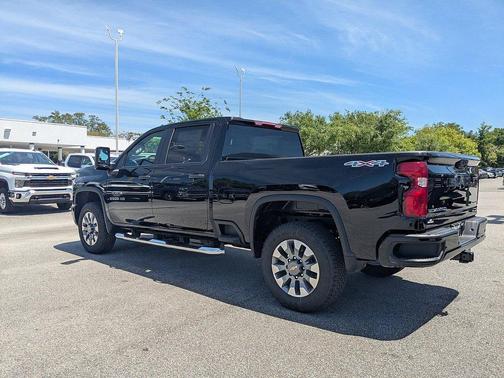 Black 2026 Chevrolet Silverado 2500 Custom