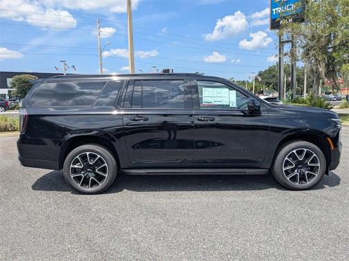 2025 Chevrolet Suburban RST