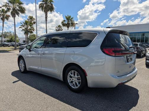 Silver Mist Clearcoat 2024 Chrysler Pacifica Touring-L