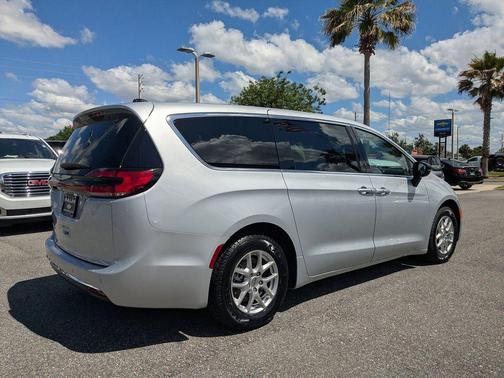 Silver Mist Clearcoat 2024 Chrysler Pacifica Touring-L