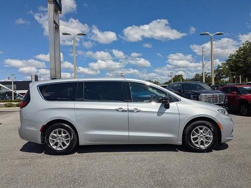 Silver Mist Clearcoat 2024 Chrysler Pacifica Touring-L