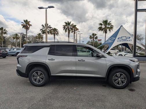 Sterling Gray Metallic 2024 Chevrolet Traverse LT