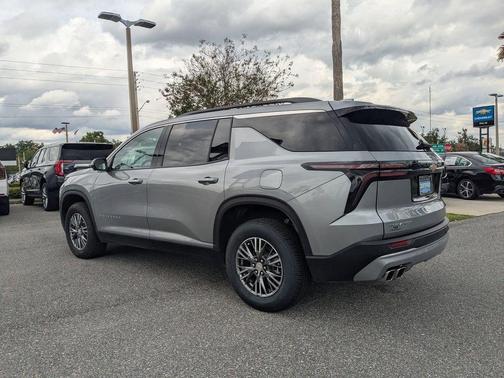 Sterling Gray Metallic 2024 Chevrolet Traverse LT