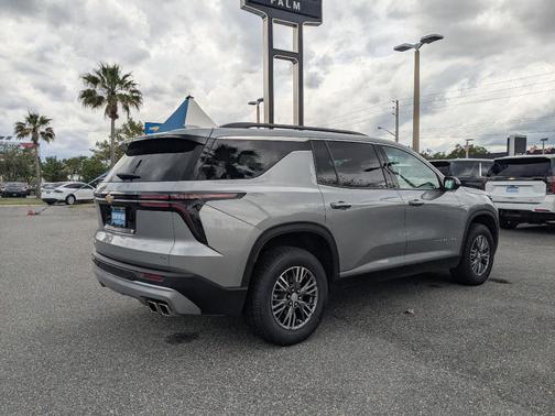 Sterling Gray Metallic 2024 Chevrolet Traverse LT