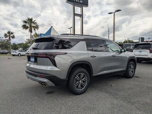 Sterling Gray Metallic 2024 Chevrolet Traverse LT