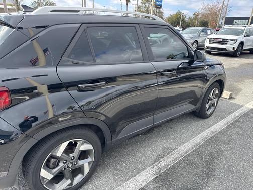 2022 Hyundai VENUE SEL