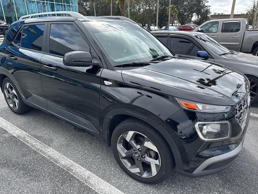 2022 Hyundai VENUE SEL