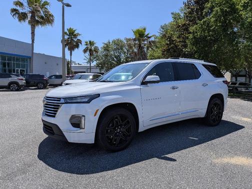 Summit White 2023 Chevrolet Traverse Premier