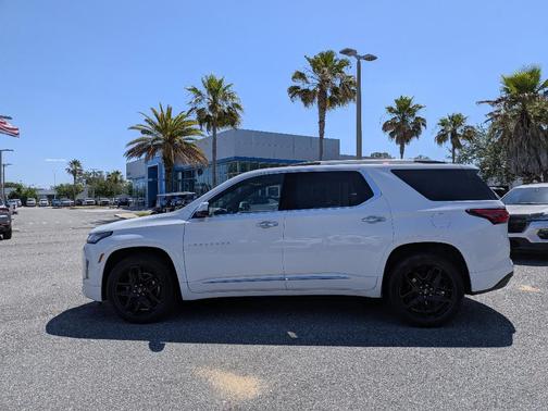 Summit White 2023 Chevrolet Traverse Premier