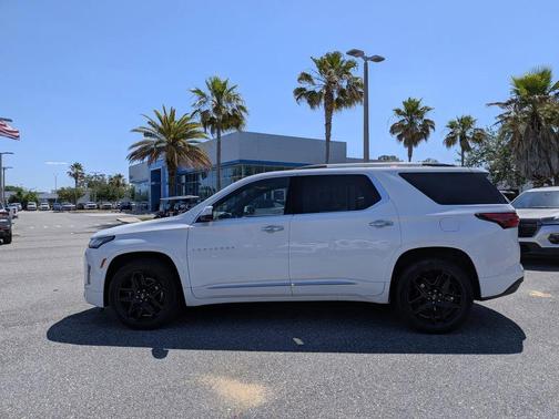 Summit White 2023 Chevrolet Traverse Premier
