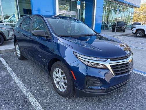 Blue Glow Metallic 2022 Chevrolet Equinox LS