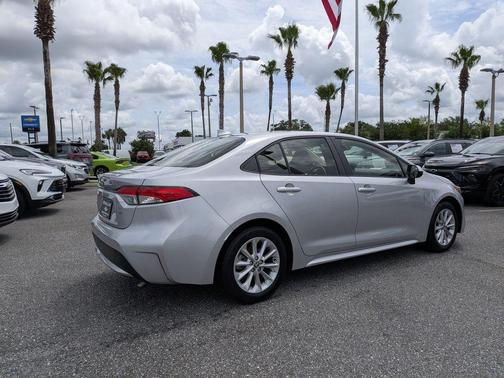 Classic Silver Metallic 2022 Toyota Corolla LE