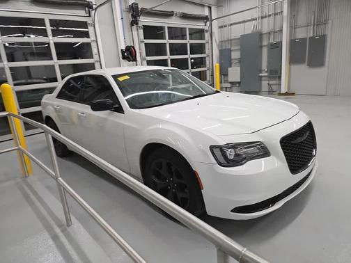 2023 Chrysler 300 Touring