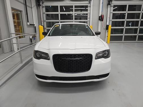 2023 Chrysler 300 Touring