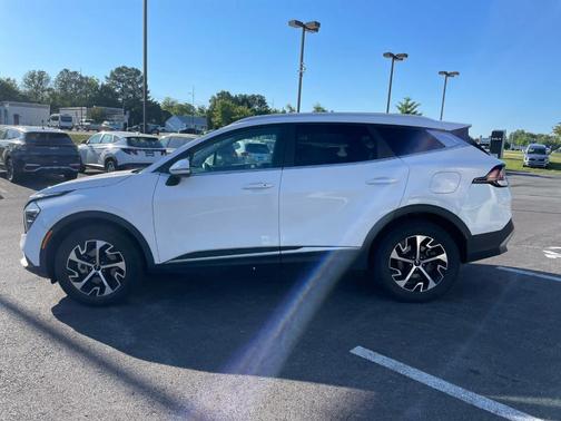 Glacial White Pearl 2023 Kia Sportage EX