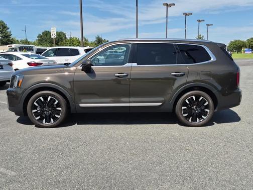 Dark Moss 2023 Kia Telluride SX