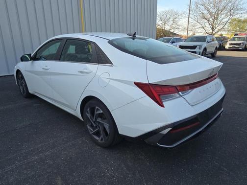 White 2024 Hyundai ELANTRA Limited