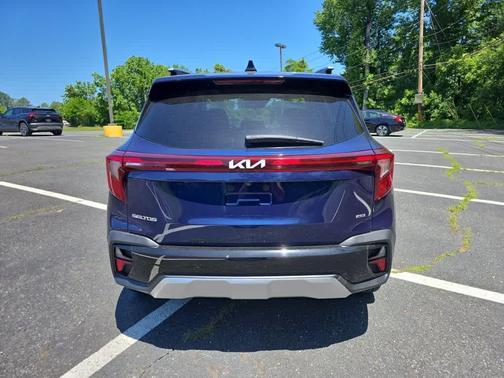 Dark Ocean Blue 2024 Kia Seltos SX