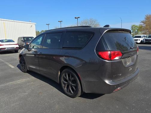 2018 Chrysler Pacifica Touring-L Plus