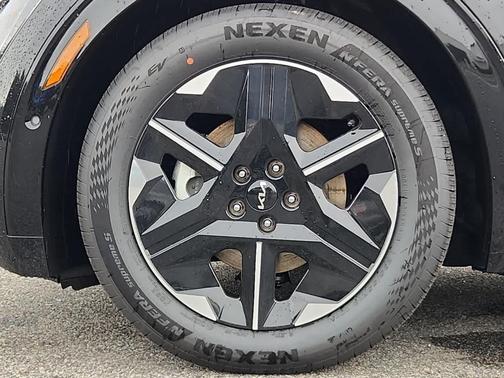 Ebony Black 2025 Kia EV6 Wind