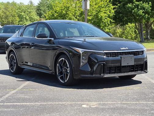 Aurora Black Pearl 2026 Kia K4 GT-LINE