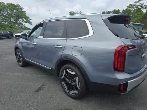 Everlasting Silver 2024 Kia Telluride S