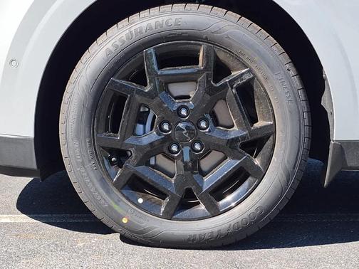 Ceramic Silver 2026 Kia Carnival Hybrid SX