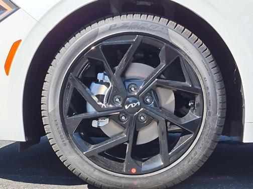 Snow White Pearl 2026 Kia K5 GT-Line