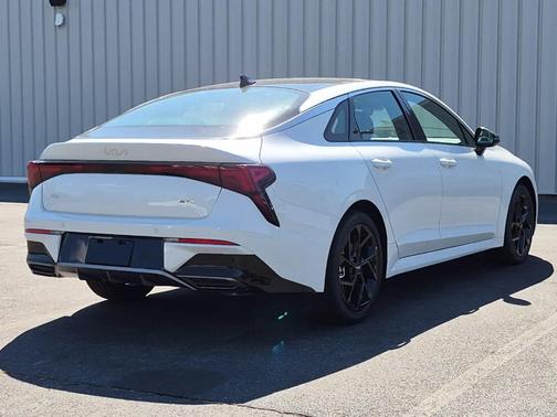 Snow White Pearl 2026 Kia K5 GT-Line