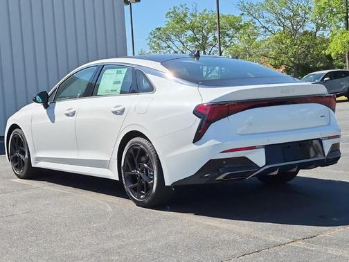 Snow White Pearl 2026 Kia K5 GT-Line