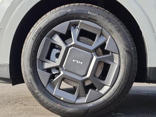 Ceramic Silver 2026 Kia Carnival Hybrid SX