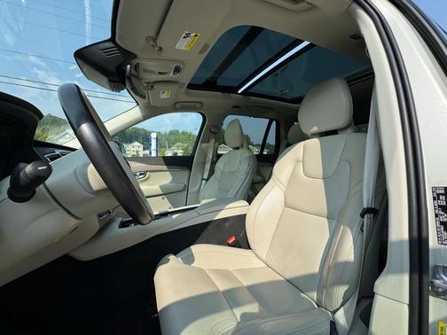 2022 Volvo XC90 T6 Inscription 7 Passenger