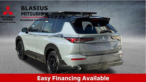 Moonstone Gray / Black Roof 2026 Mitsubishi Outlander Trail Edition