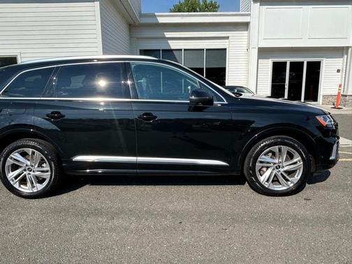 2022 Audi Q7 45 Premium