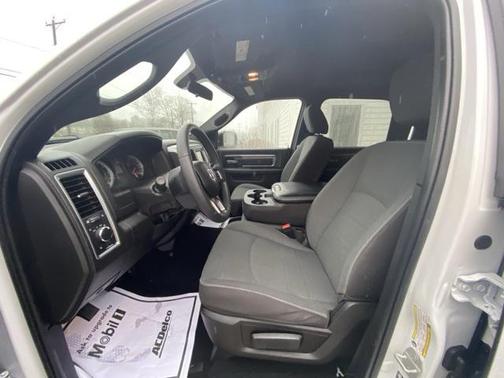 2024 RAM 1500 Classic Warlock Crew Cab 4x4 5'7' Box