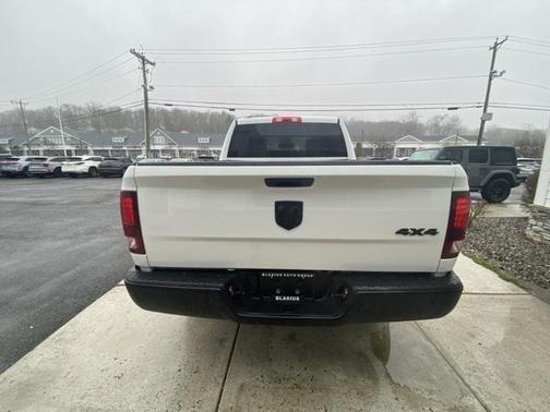 2024 RAM 1500 Classic Warlock Crew Cab 4x4 5'7' Box