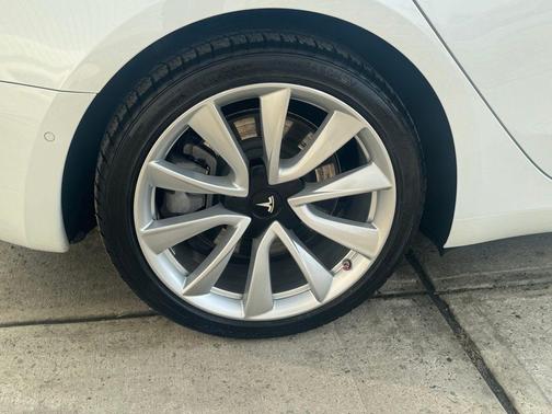 2019 Tesla Model 3 Performance