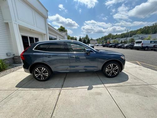 2021 Volvo XC60 T5 Momentum