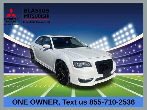 2023 Chrysler 300 Touring L