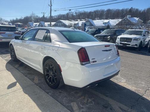 2023 Chrysler 300 Touring L