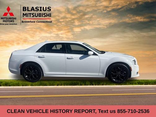 2023 Chrysler 300 Touring L