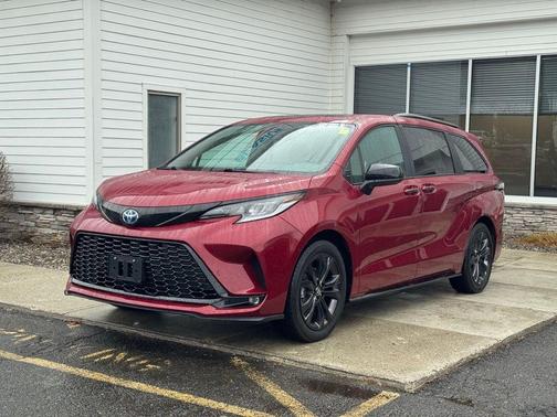 2025 Toyota Sienna XSE 7 Passenger