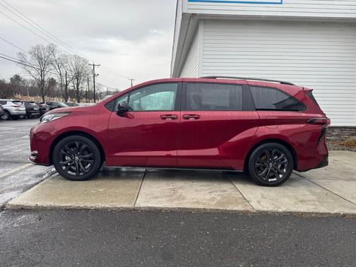 2025 Toyota Sienna XSE 7 Passenger