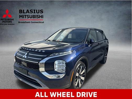 Blue 2026 Mitsubishi Outlander SE
