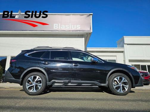2022 Subaru Outback Touring XT