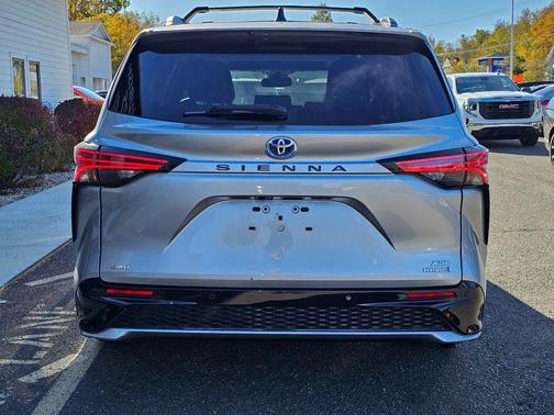 2022 Toyota Sienna XSE 7 Passenger