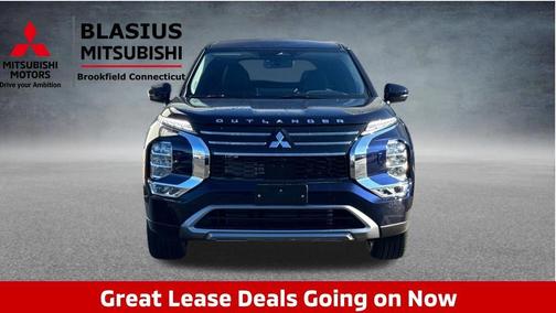 Cosmic Blue 2026 Mitsubishi Outlander SE