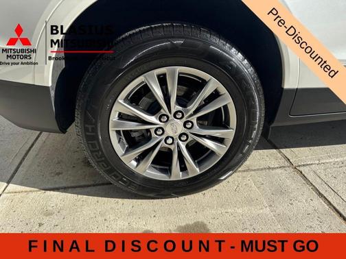 Crystal White Tri-Coat 2023 Cadillac XT5 Premium Luxury